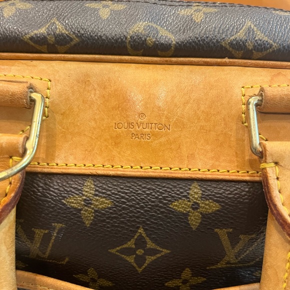 Authentic Louis Vuitton Deauville Brown and Tan Monogram Bag with Dust bag - Picture 4 of 11